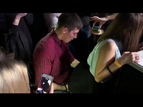 ❤️ Quan hệ tình dục thực sự trong một hộp đêm ở Nga. 18 tuổi cô gái Nga trong hậu môn và âm đạo bị đụ trong hộp đêm ❤❌  Khiêu dâm  ở% vi.port-amurasso.ru%  ❌️❤